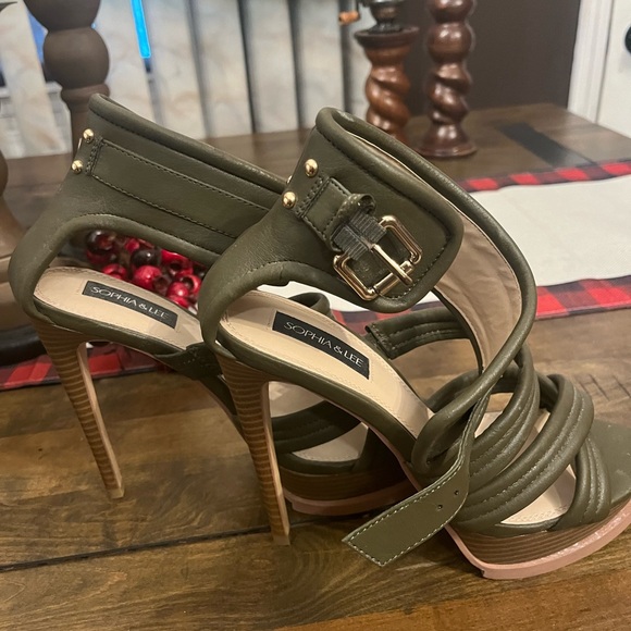 Sophia & Lee Size 7.5 $25 - Picture 4 of 5